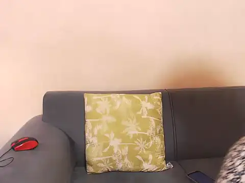 Thique Dollxx online show from February 8, 8:40 am