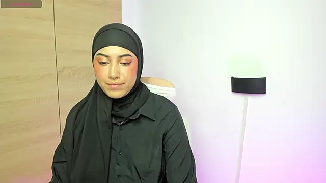 Snapshot of LAY_LA_ chatting on February 25, 10:41 pm LAY LA online show from February 25, 10:41 pm