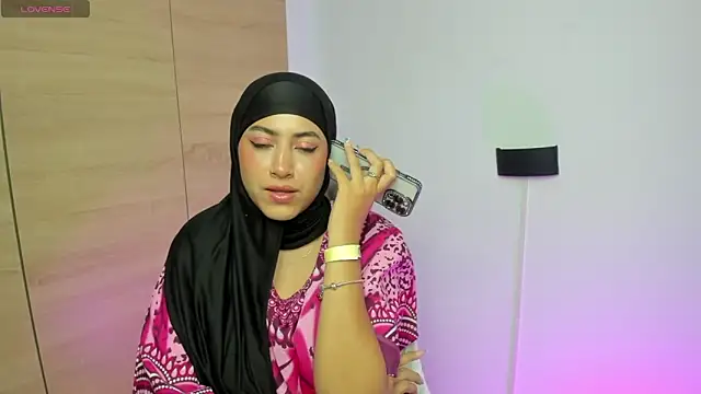 Snapshot of LAY_LA_ chatting on March 4, 9:21 pm LAY LA online show from March 4, 9:21 pm