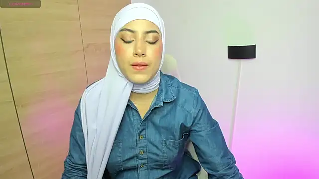 Snapshot of LAY_LA_ chatting on March 6, 9:33 pm LAY LA online show from March 6, 9:33 pm