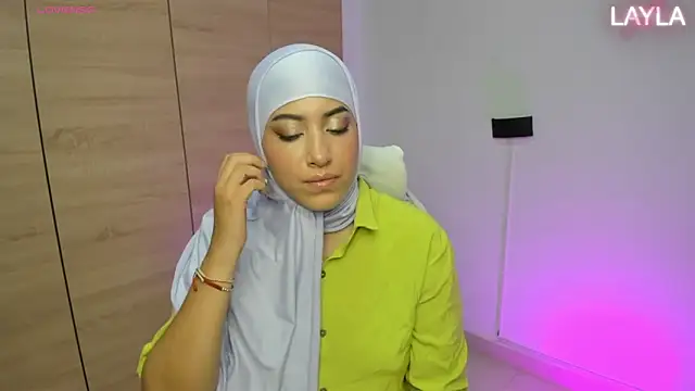 Snapshot of LAY_LA_ chatting on March 7, 10:18 pm LAY LA online show from March 7, 10:18 pm