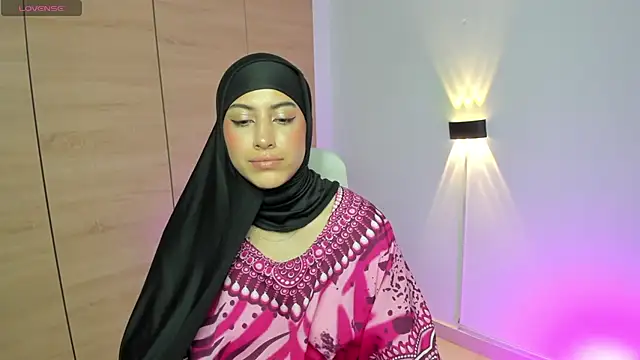 Snapshot of LAY_LA_ chatting on March 10, 8:58 pm LAY LA online show from March 10, 8:58 pm