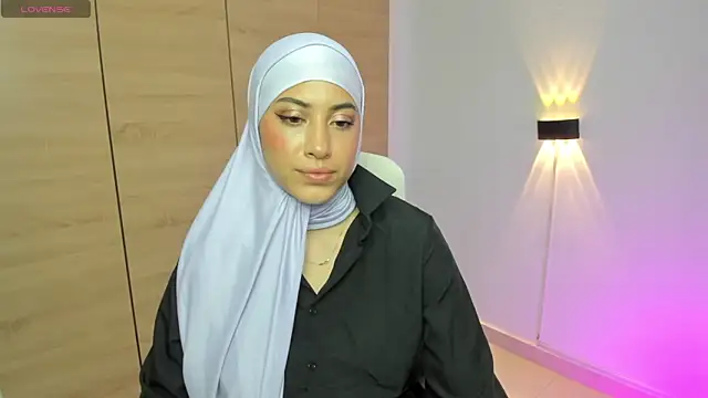 Snapshot of LAY_LA_ chatting on March 13, 9:21 pm LAY LA online show from March 13, 9:21 pm