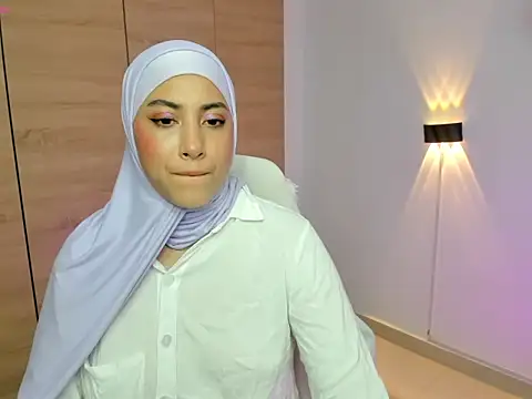 Snapshot of LAY_LA_ chatting on March 20, 9:30 pm LAY LA online show from March 20, 9:30 pm