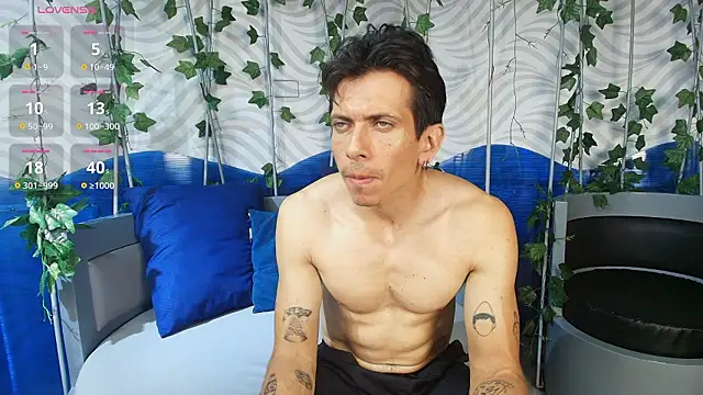 TheKing 39  online show from February 11, 3:11 am