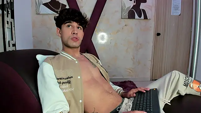 PRETTY COCK1 online show from March 22, 2:09 pm