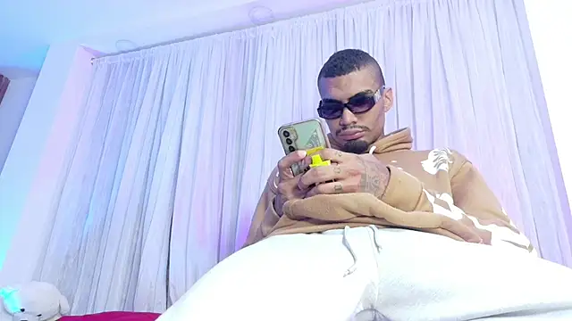 Rpoolrboy online show from May 16, 11:14 pm