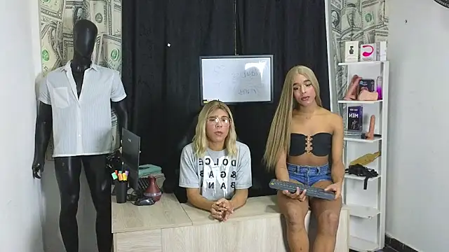 Snapshot of Playboy_trans0 chatting on February 2, 5:17 am Playboy trans0 online show from February 2, 5:17 am