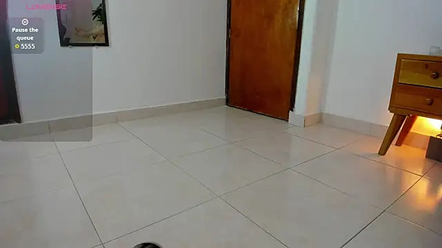 Snapshot of valeryn__rosse chatting on March 25, 2:39 am valeryn rosse online show from March 25, 2:39 am