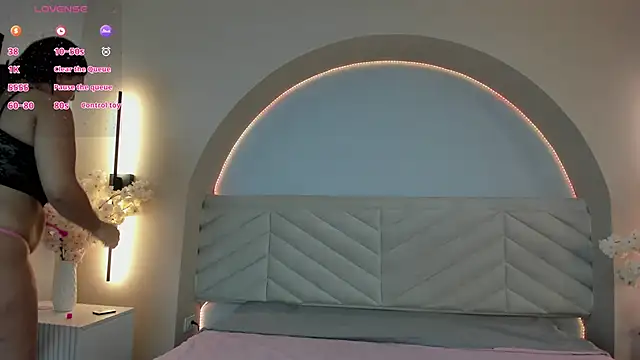 harper Brown  online show from February 3, 8:03 pm