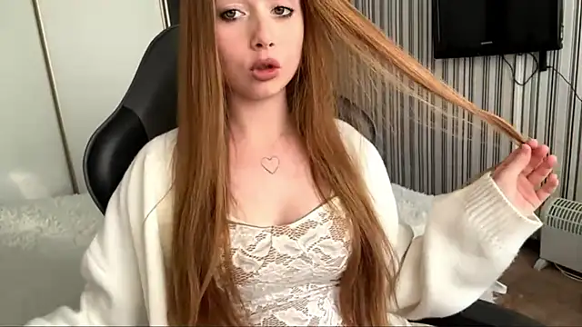 EmilyBubble online show from February 6, 7:12 am