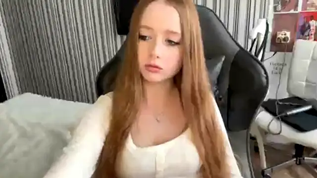 EmilyBubble online show from February 11, 8:08 am