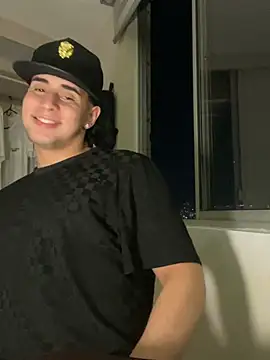 Snapshot of Maximuz1920 chatting on February 5, 4:17 am Maximuz1920 online show from February 5, 4:17 am