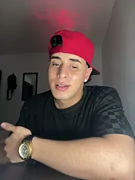 Snapshot of Maximuz1920 chatting on March 12, 2:18 am Maximuz1920 online show from March 12, 2:18 am