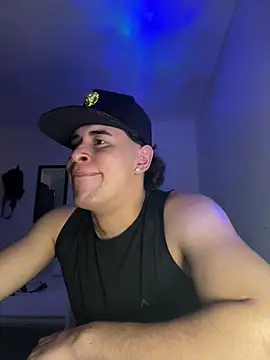 Snapshot of Maximuz1920 chatting on March 31, 5:08 am Maximuz1920 online show from March 31, 5:08 am