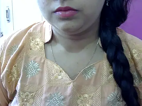 Cute Aliyaa online show from May 1, 10:42 am
