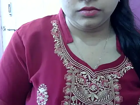 Cute Aliyaa online show from May 3, 10:10 am