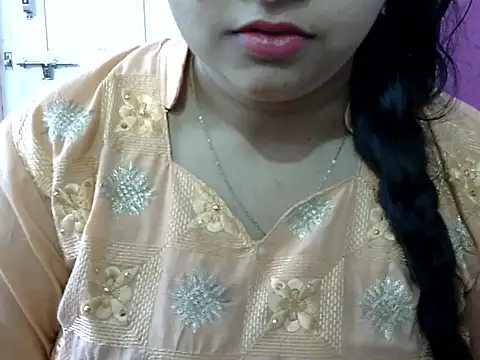Cute Aliyaa online show from May 7, 10:53 am