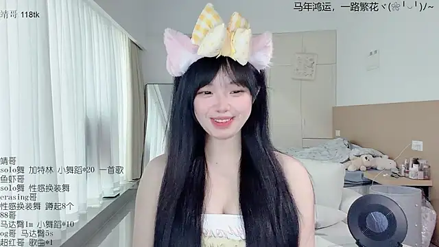 LovelyXiaoYi online show from March 25, 12:05 am
