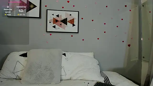 PauleteW10 online show from March 10, 12:32 pm