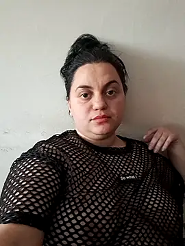 Yasmine love online show from February 3, 2:22 pm