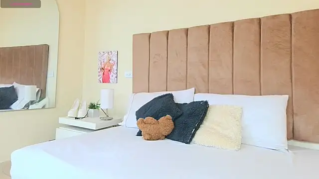 LANA LARSEN online show from April 1, 1:41 pm