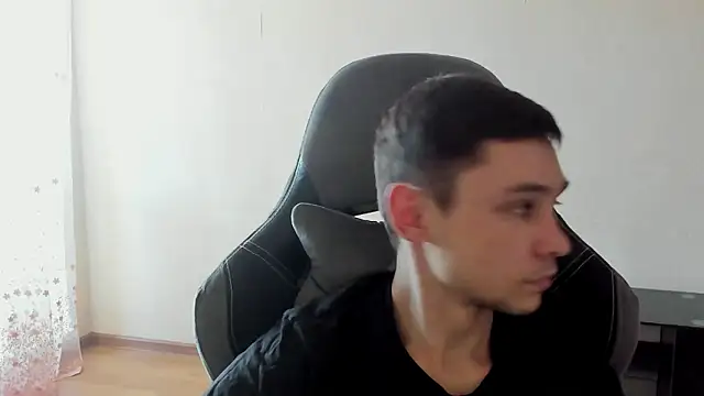 Snapshot of Alexmansuper chatting on March 23, 10:52 am Alexmansuper online show from March 23, 10:52 am