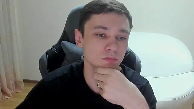 Snapshot of Alexmansuper chatting on April 2, 6:38 pm Alexmansuper online show from April 2, 6:38 pm