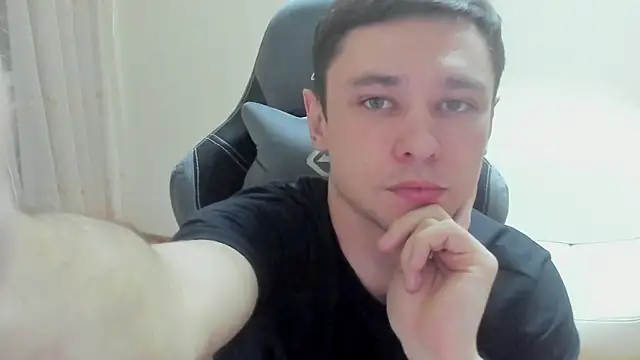 Snapshot of Alexmansuper chatting on April 5, 5:21 pm Alexmansuper online show from April 5, 5:21 pm