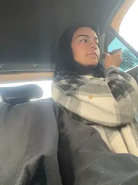 Snapshot of bliinkii_and_luka_ chatting on February 14, 12:35 pm bliinkii and luka online show from February 14, 12:35 pm