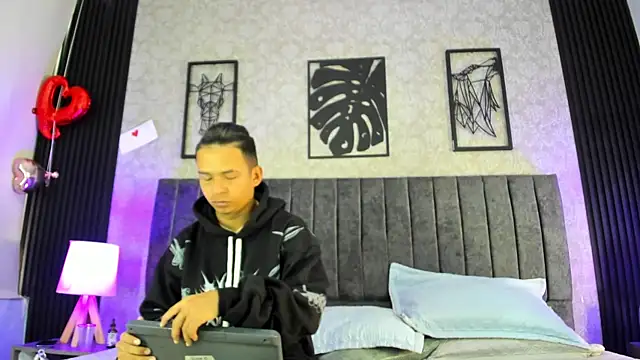 Snapshot of bliinkii_and_luka_ chatting on March 17, 1:14 pm bliinkii and luka online show from March 17, 1:14 pm