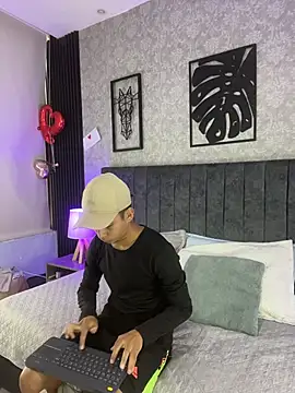 Snapshot of bliinkii_and_luka_ chatting on March 27, 1:22 pm bliinkii and luka online show from March 27, 1:22 pm