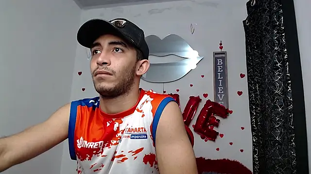 Snapshot of Caius_fox chatting on March 7, 11:40 am Caius fox online show from March 7, 11:40 am