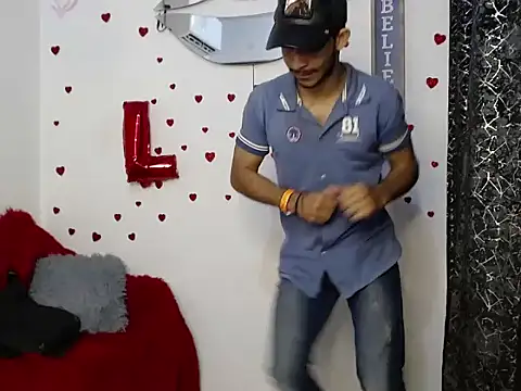 Snapshot of Caius_fox chatting on March 13, 11:50 am Caius fox online show from March 13, 11:50 am