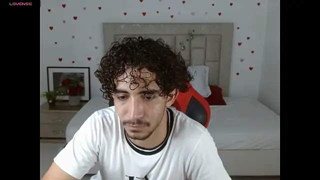 Snapshot of Caius_fox chatting on March 22, 11:24 am Caius fox online show from March 22, 11:24 am