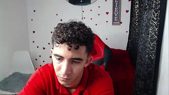 Snapshot of Caius_fox chatting on March 27, 5:35 am Caius fox online show from March 27, 5:35 am