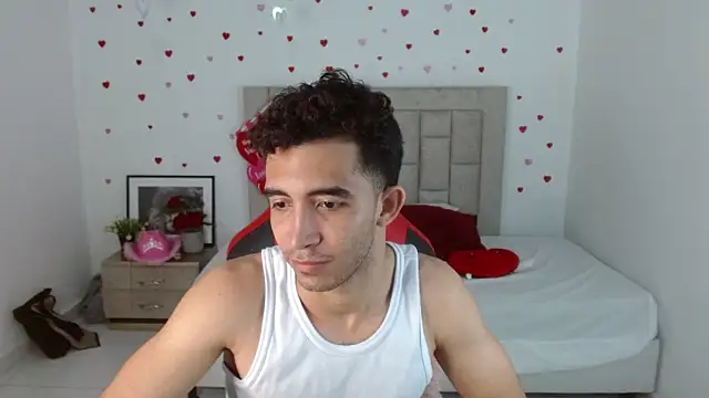 Snapshot of Caius_fox chatting on March 29, 11:21 am Caius fox online show from March 29, 11:21 am