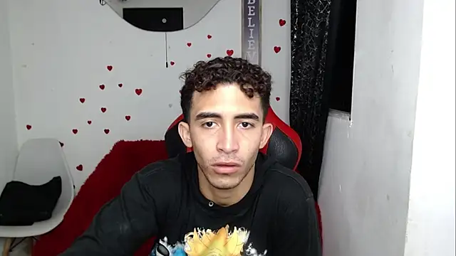 Snapshot of Caius_fox chatting on March 30, 1:17 am Caius fox online show from March 30, 1:17 am