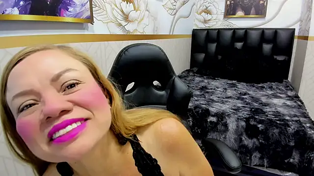 alicee  mature online show from May 5, 7:33 pm