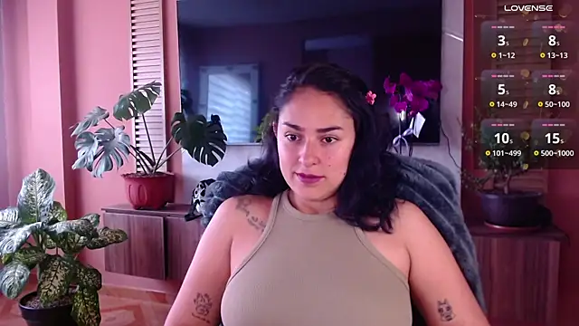 Snapshot of Iris_colette chatting on April 2, 12:47 pm Iris colette online show from April 2, 12:47 pm