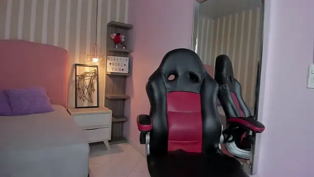 HELEN DAVIS4 online show from January 31, 7:11 pm