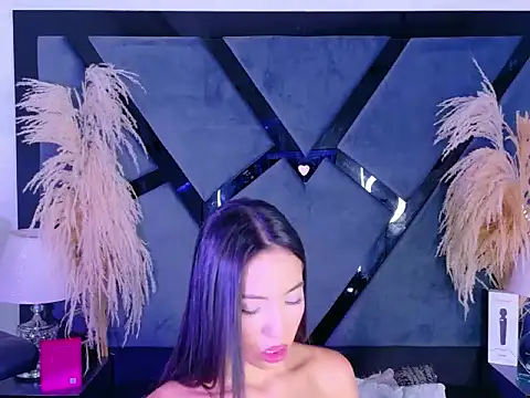 KylieWhitee online show from March 17, 1:03 pm