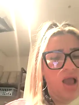 NinaRicci1518 online show from April 1, 9:12 pm