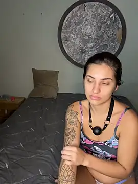 Snapshot of Jh0nZer0 chatting on April 9, 10:53 am Jh0nZer0 online show from April 9, 10:53 am