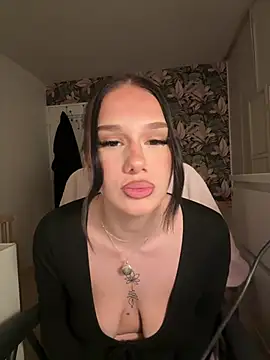 leannabbyy online show from April 17, 6:44 pm