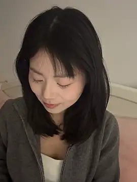 Snapshot of Nana-3 chatting on March 18, 3:37 pm Nana-3 online show from March 18, 3:37 pm