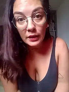 Snapshot of kuramaqueen chatting on March 5, 7:43 pm kuramaqueen online show from March 5, 7:43 pm