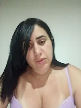 Snapshot of Lilinha23 chatting on February 11, 7:13 am Lilinha23 online show from February 11, 7:13 am