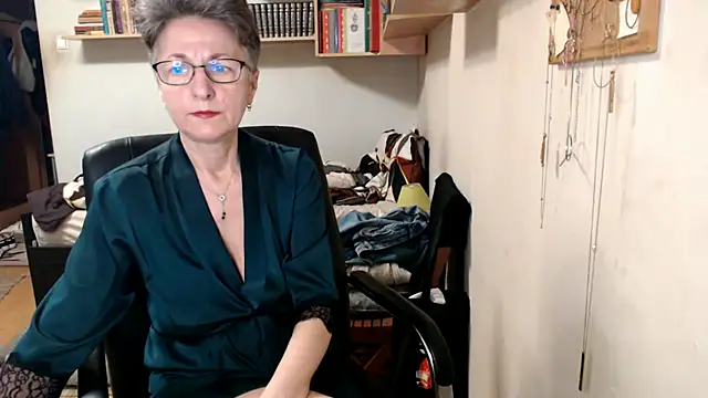 katemodel online show from October 15, 6:35 am