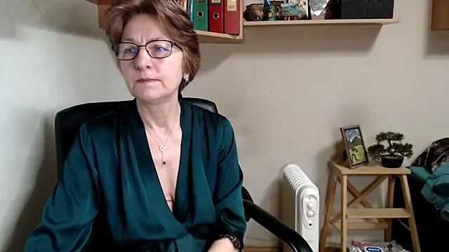 katemodel online show from February 1, 7:07 am